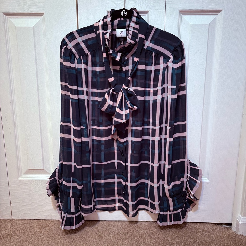 Cabi Cake Ruffle Blouse Plaid with Bow 2020 Size Large